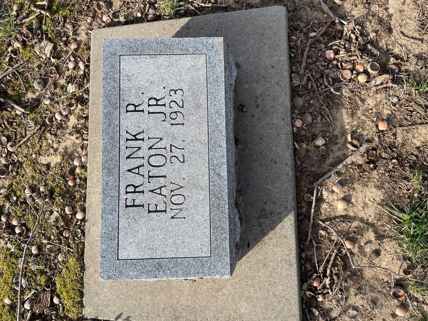 Frank R. Eaton Junior's grave. Photo 1