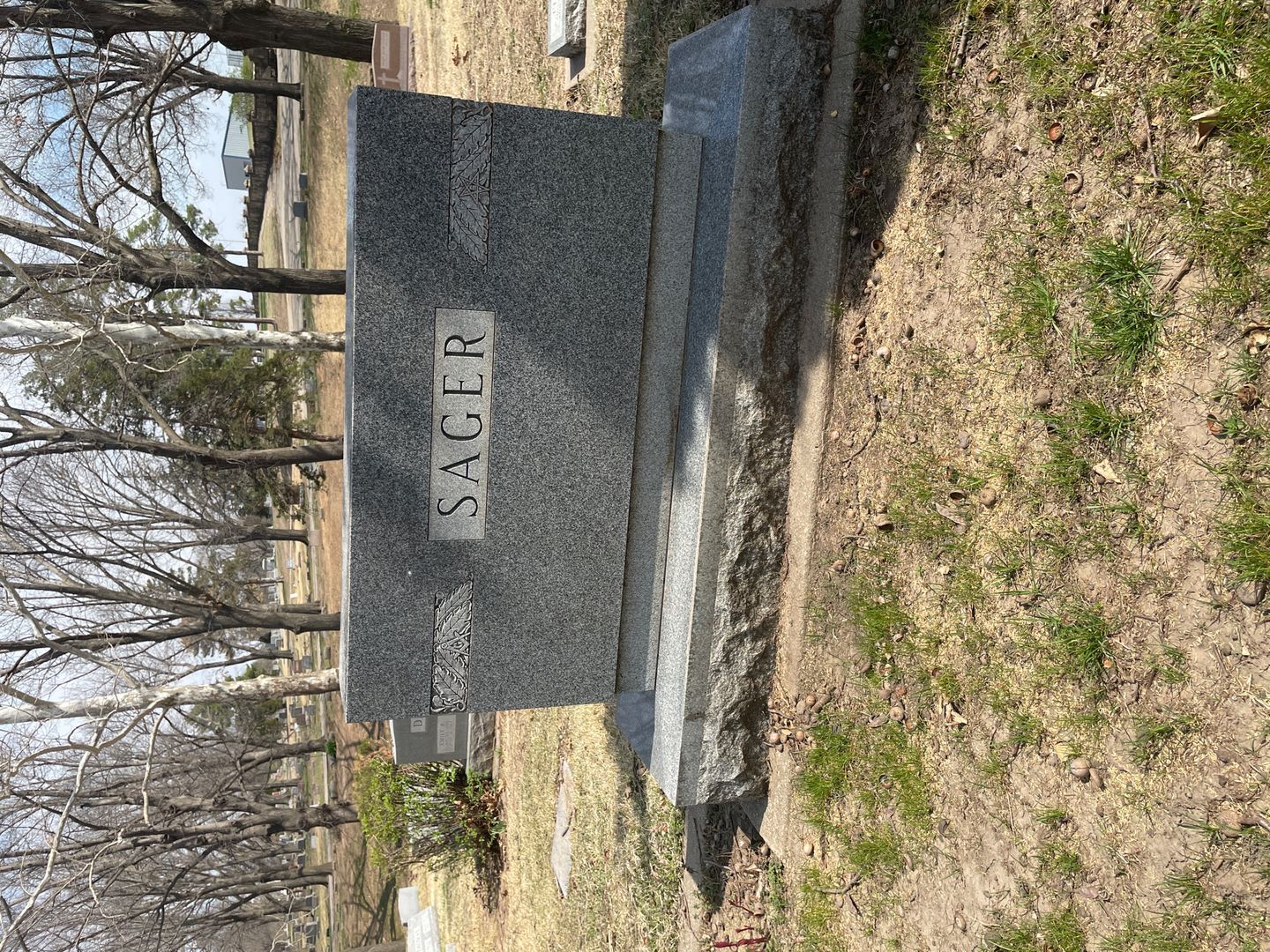 Doctor Robert F. Sager's grave. Photo 1