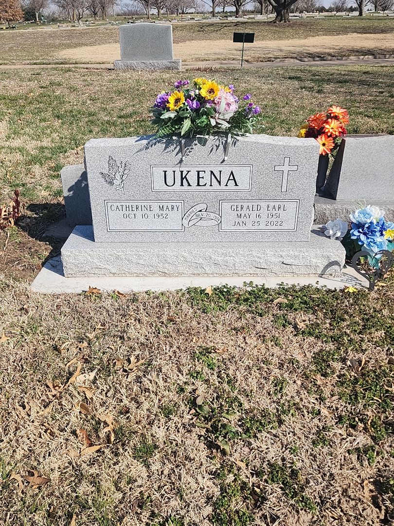 Gerald Earl "Jerry" Ukena's grave. Photo 1