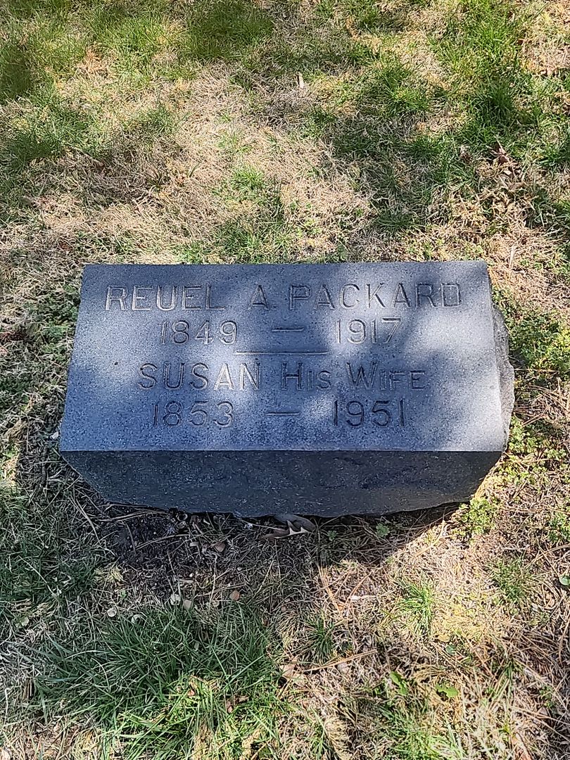 Reuel A. Packard's grave. Photo 1