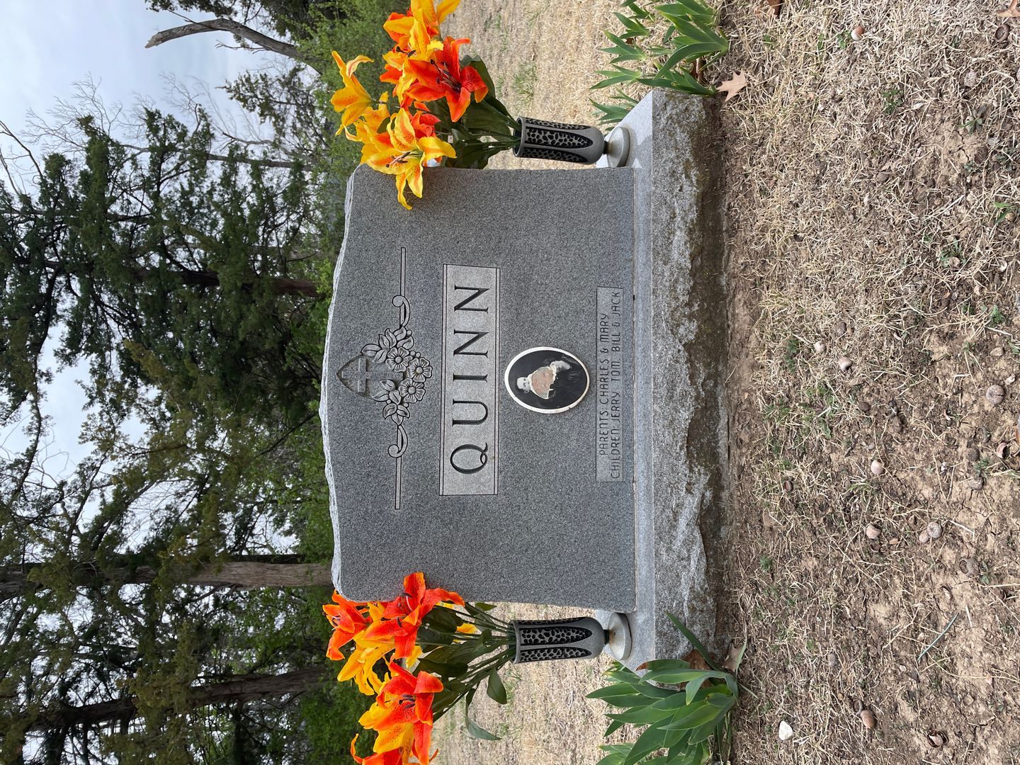 Charles W. Quinn's grave. Photo 1
