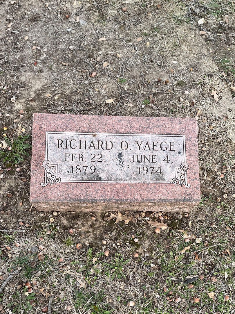 Richard O. Yaege's grave. Photo 1