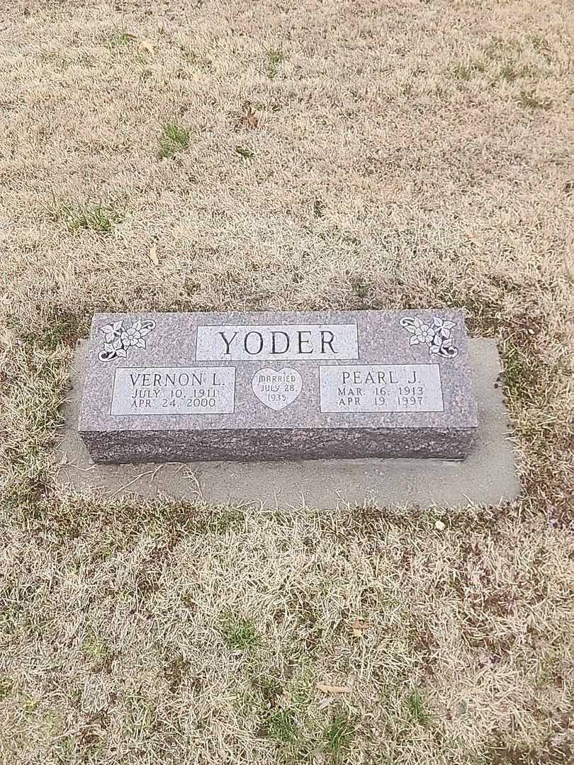 Pearl J. Ikenberry Yoder's grave. Photo 1