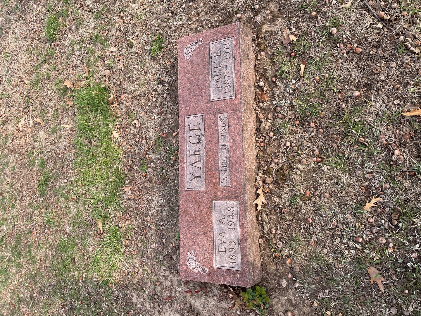 Eva Anna Yaege's grave. Photo 1