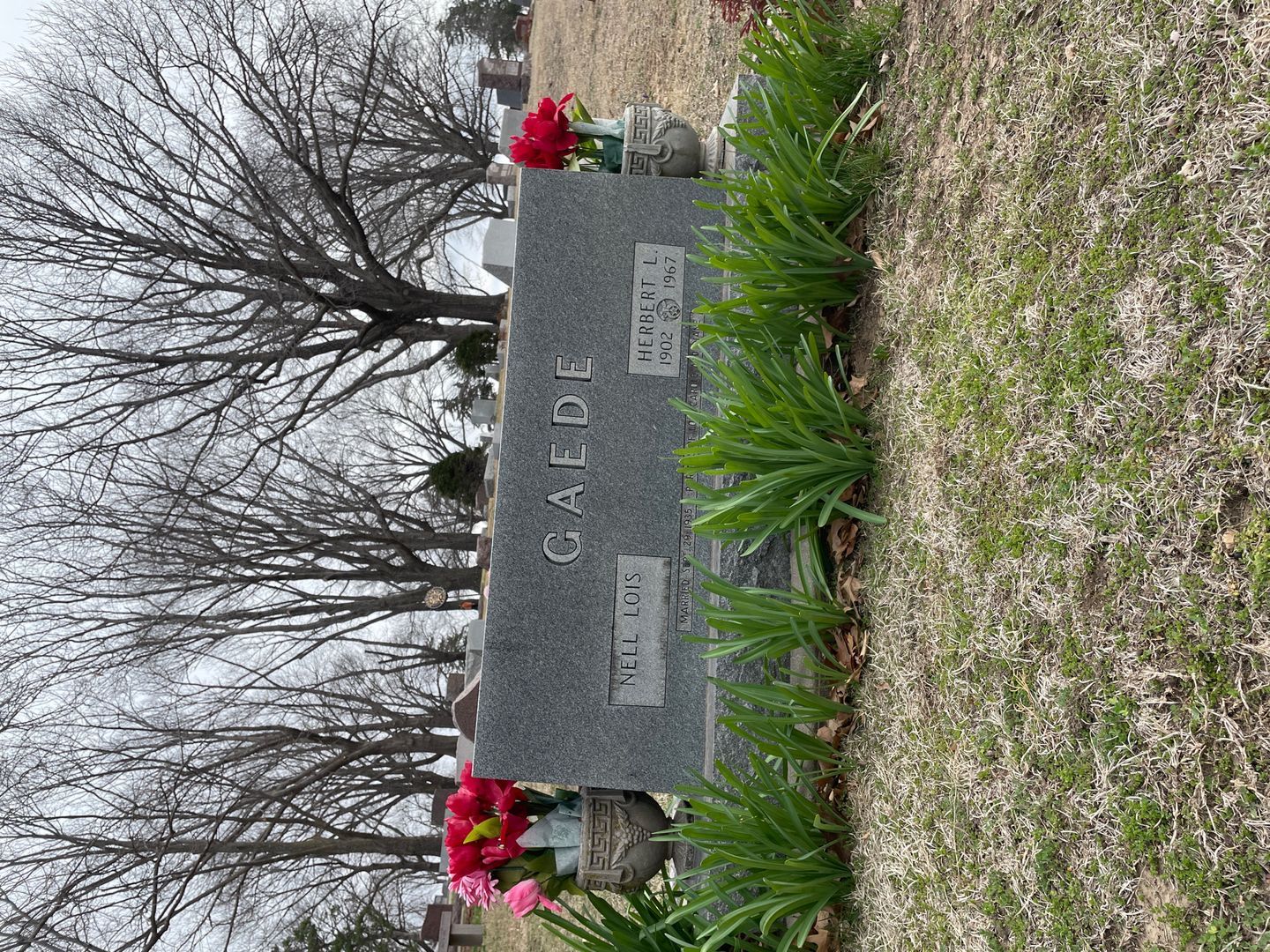 Herbert L. Gaede's grave. Photo 1