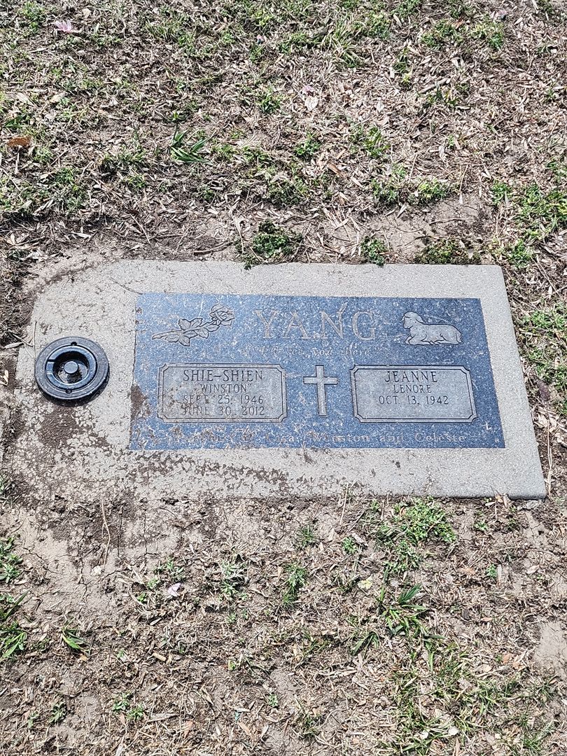 Shie-Shien "Winston" Yang's grave. Photo 1