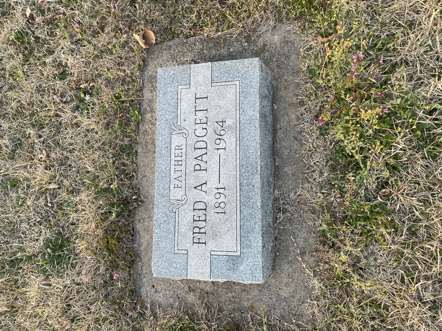 Fred Allen Padgett Senior's grave. Photo 1