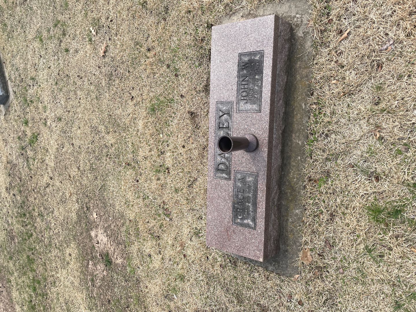 John W. Dailey's grave. Photo 1