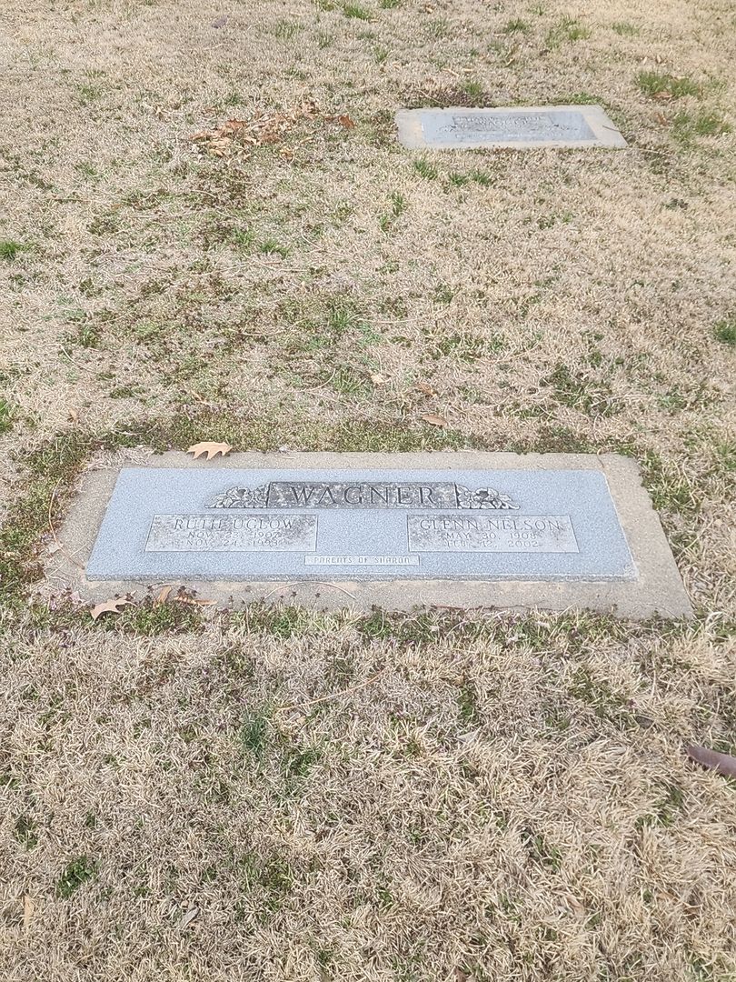 Ruth Uglow Wagner's grave. Photo 1