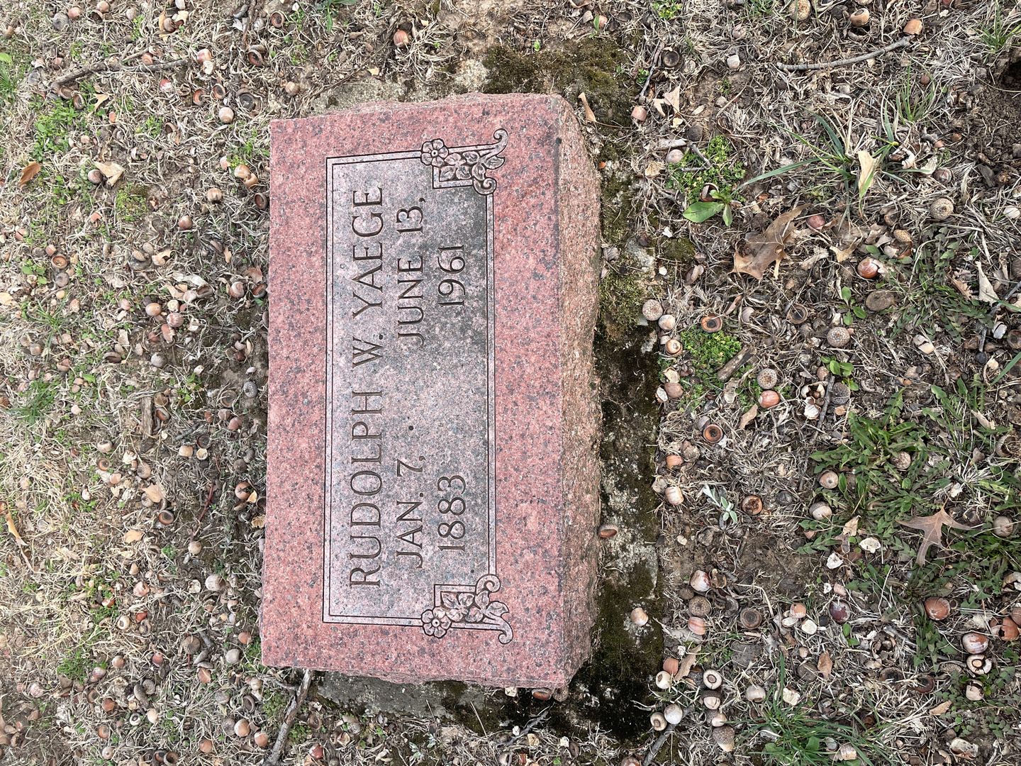 Rudolph William Yaege's grave. Photo 1