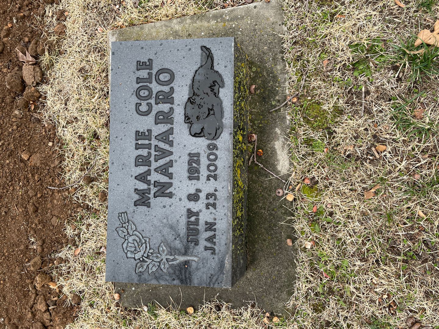 Marie Cole Navarro's grave. Photo 1