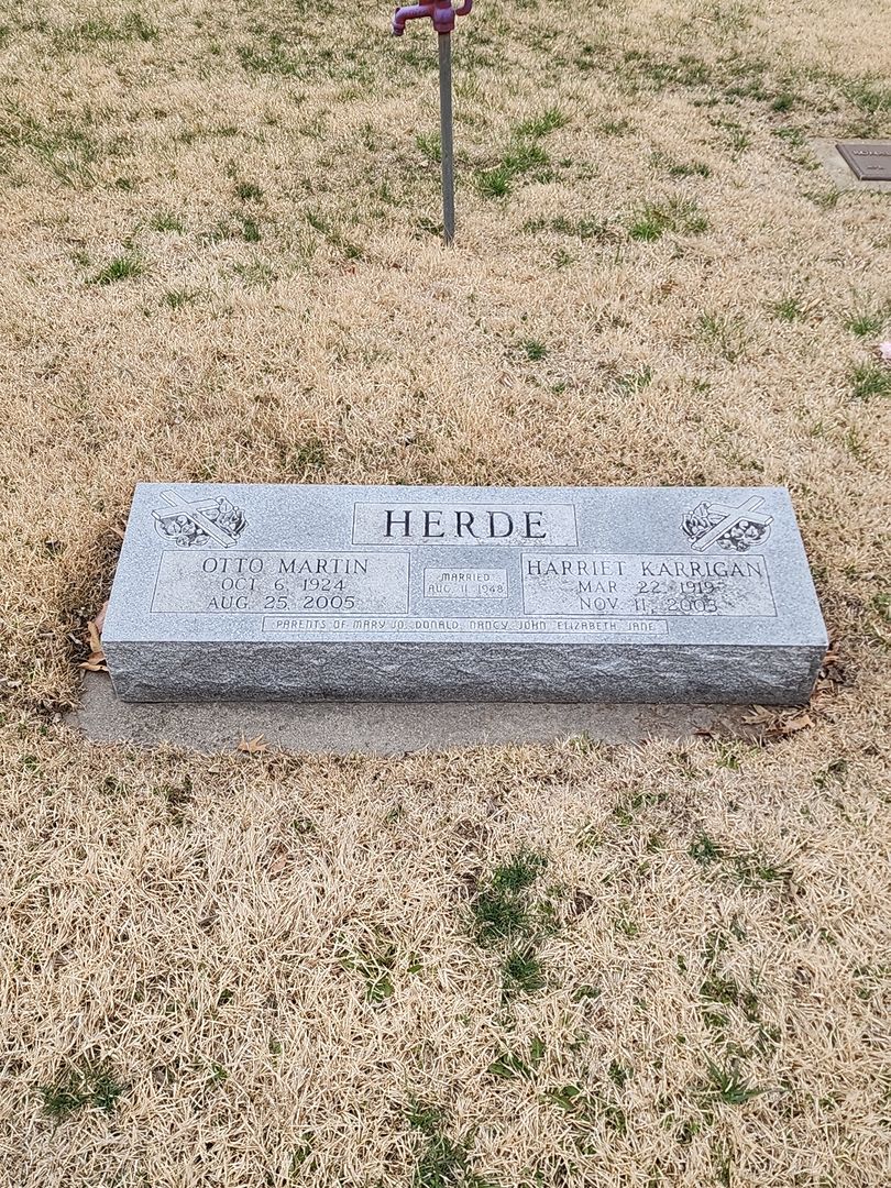 Harriet Karrigan Herde's grave. Photo 1