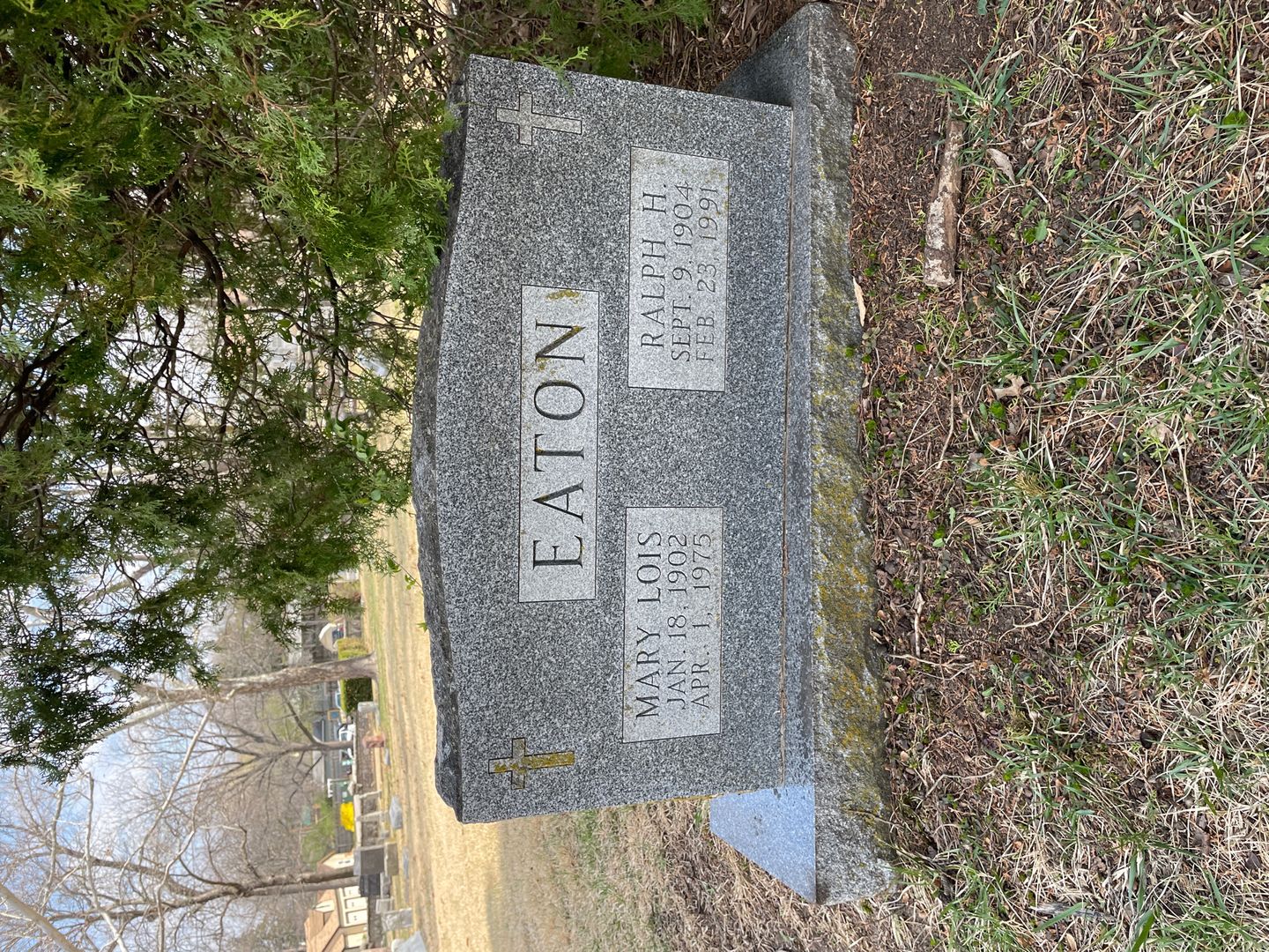 Mary Lois Eaton's grave. Photo 1