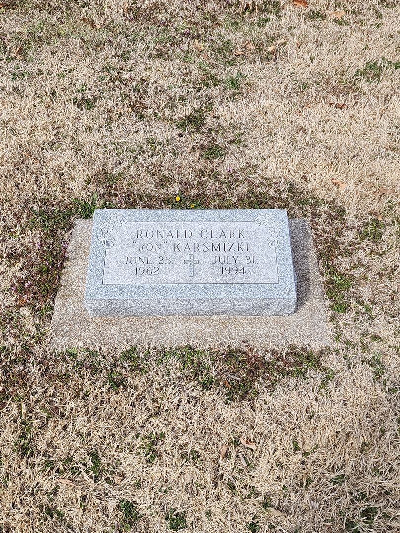 Ronald Clark "Ron" Karsmizki's grave. Photo 1