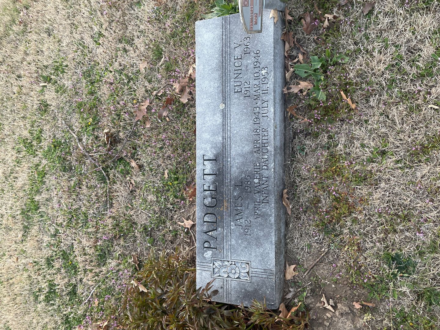 April Valerie Padgett's grave. Photo 1