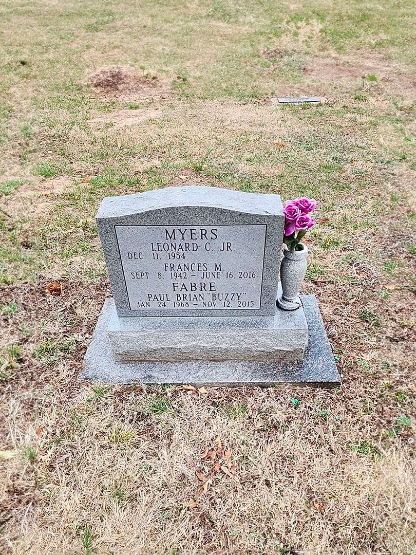 Paul Brian "Buzzy" Fabre's grave. Photo 1