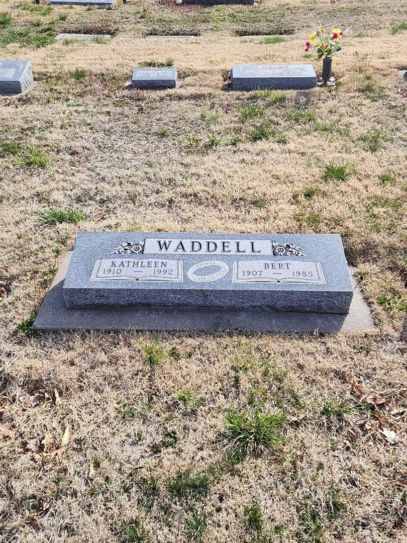 Bert C. Waddell's grave. Photo 1