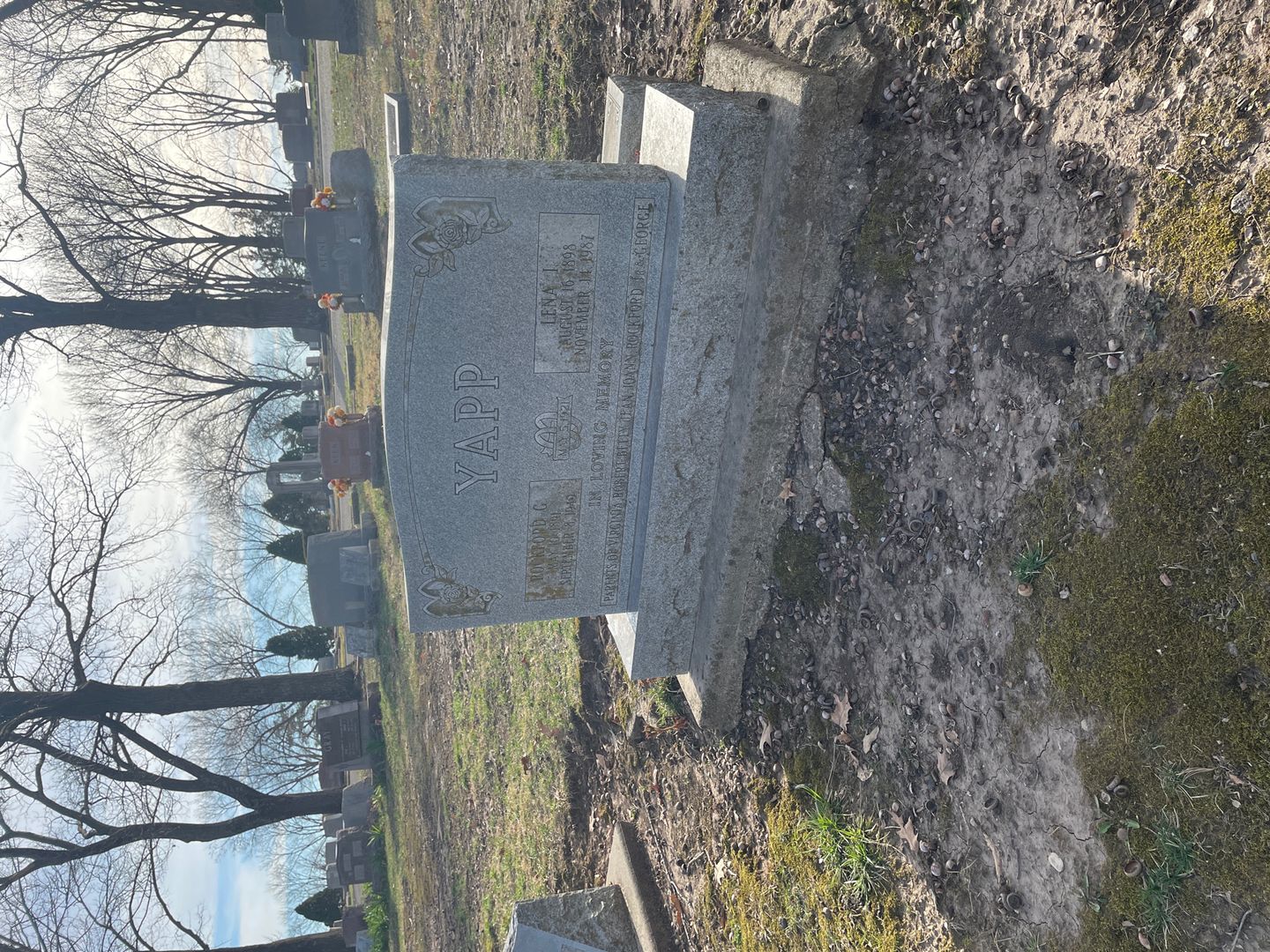 Lena I. Yapp's grave. Photo 1