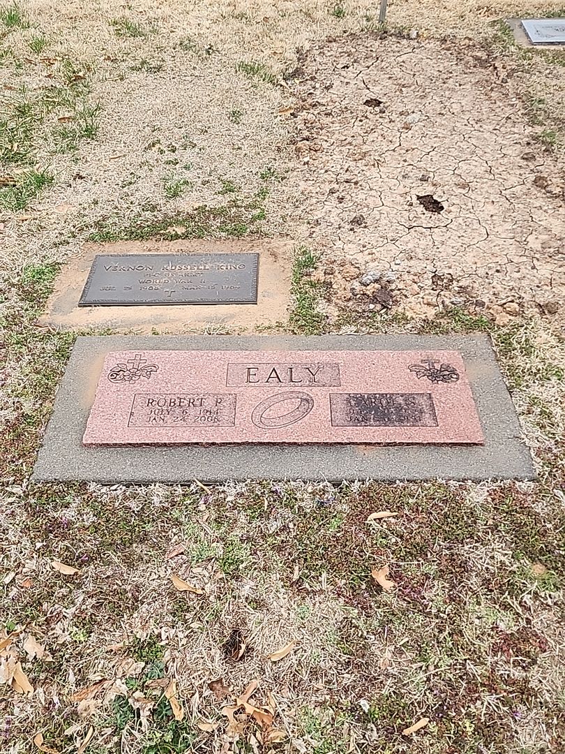 Robert P. Ealy's grave. Photo 1