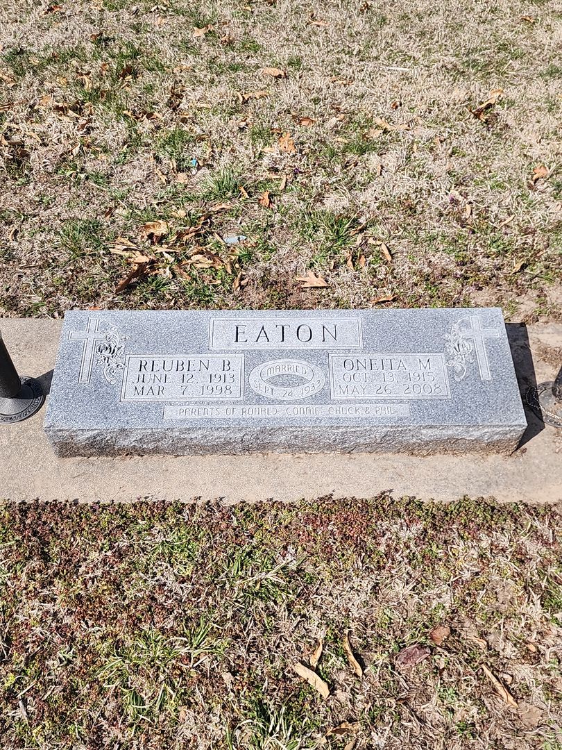 Oneita M. Eaton's grave. Photo 1