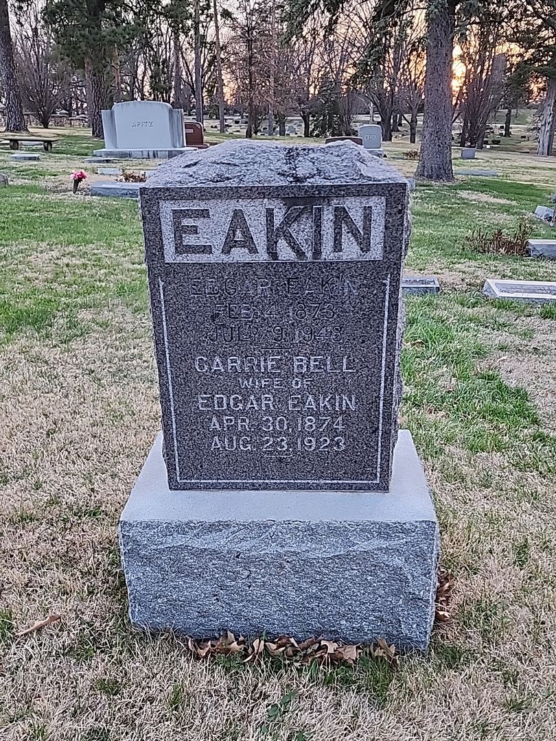 Carrie Bell Eakin's grave. Photo 1