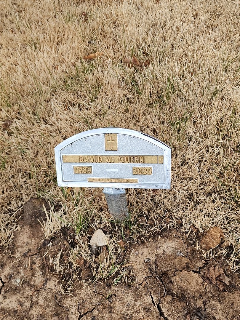 David A. Queen's grave. Photo 1