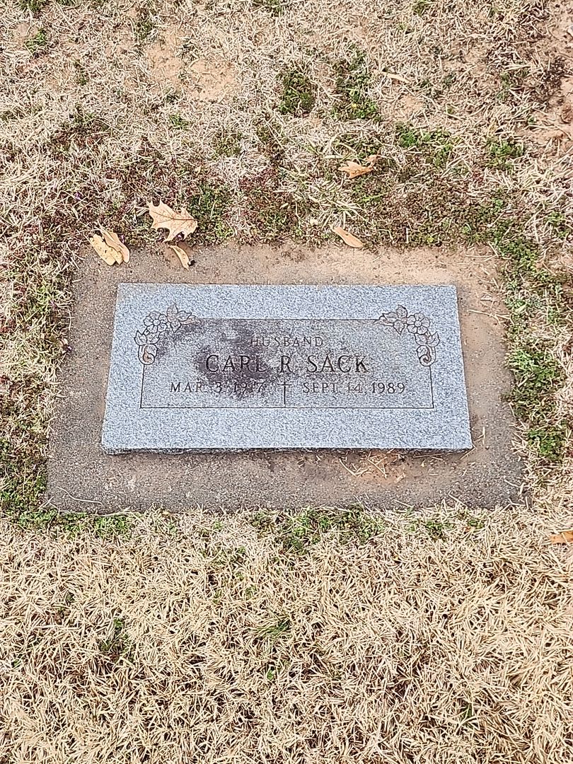 Carl R. Sack's grave. Photo 1