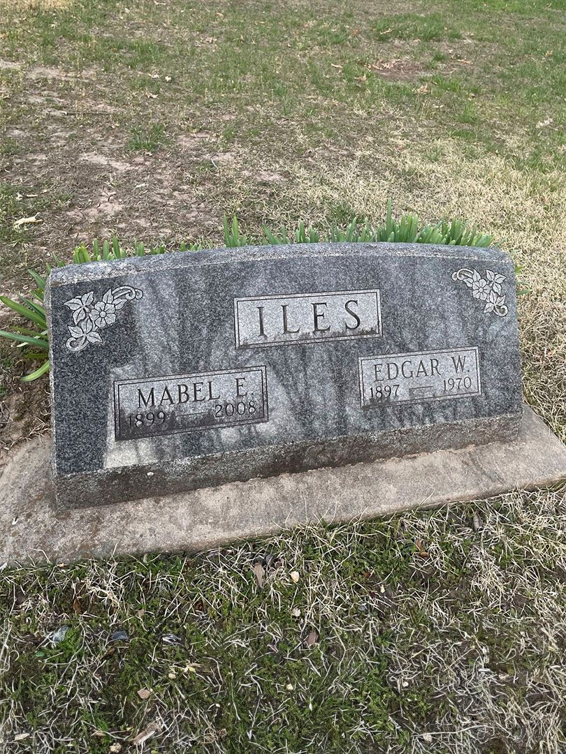 Edgar William Iles's grave. Photo 1