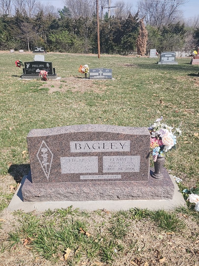 Elaine L. Qemstead Bagley's grave. Photo 1