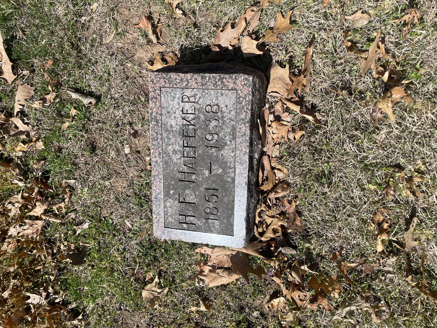 Henry F. Haefeker's grave. Photo 1