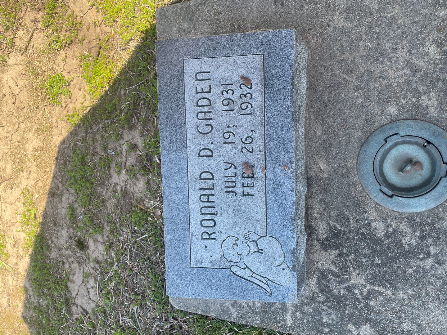 Ronald Deryl Gaden's grave. Photo 1